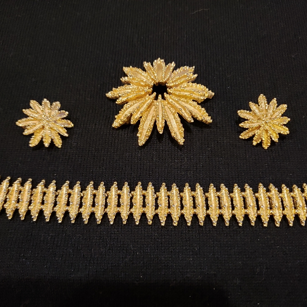 Vintage Avon Parure Bracelet, Earrings, & Pin